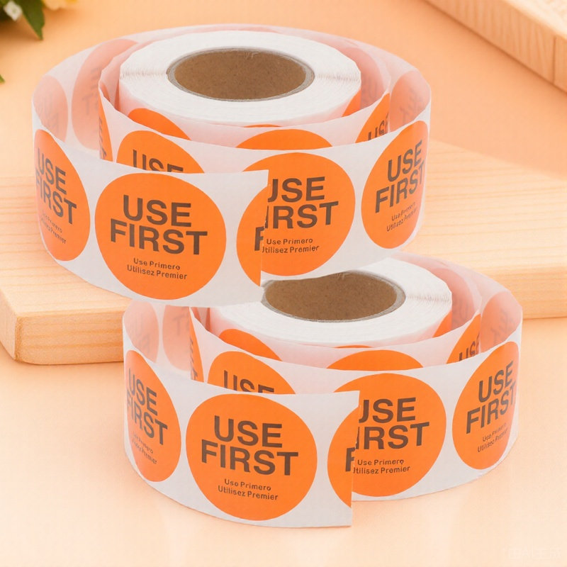 Food Storage Labels - 2 ロールの在庫管理ラベル、先端が先に来るように配置されたステッカー、レストランのフードサービス用接着剤、キッチン収納用食品ステッカー